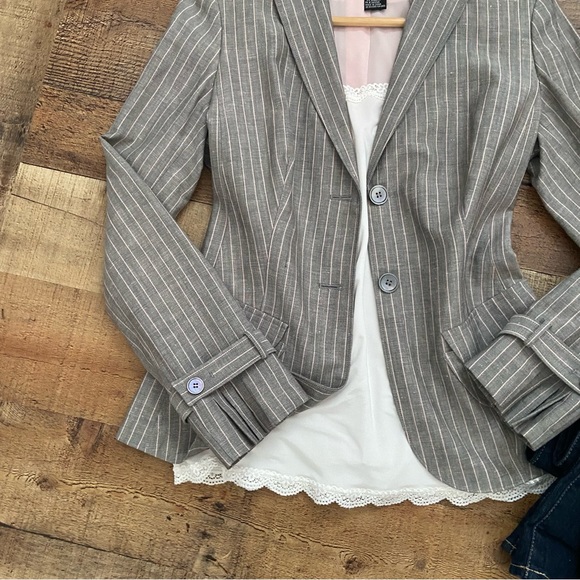 ETCETERA Linen Gray + Pale Pink Pinstriped Blazer 🌸ABSOLUTELY GORGEOUS - Picture 8 of 15
